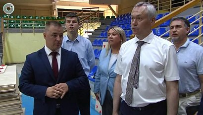 Губернатор Новосибирской области проверил работу волонтёров и предприятий
