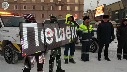 На улицах Новосибирска появились неоновые человечки