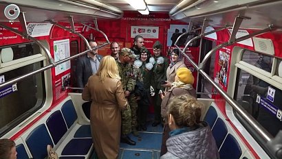 "Эстафета патриотизма поколений" в новосибирском метро привлекла внимание горожан