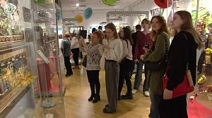 Золото Мьянмы в Новосибирске привлекло внимание посетителей