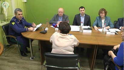 Жители Новосибирской области обратились к прокурору за помощью