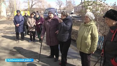 Жители дома в Куйбышеве столкнулись с коммунальным коллапсом