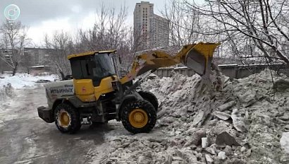 Дорогу расчистили в спальном районе Новосибирска
