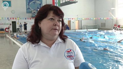 Соревнования по плаванию в Новосибирске собрали более 200 участников