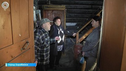 Как живут люди в аварийном доме, и почему их не могут расселить?