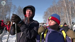 Тысячи участников вышли на старт "Лыжни России"