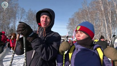 Тысячи участников вышли на старт "Лыжни России"