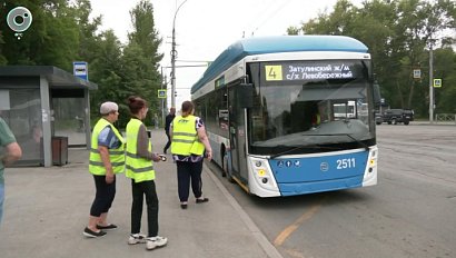 В Новосибирске ловят безбилетников в автобусах и троллейбусах