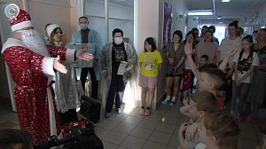 "Единая Россия" отмечает 24-летие визитом в детскую больницу