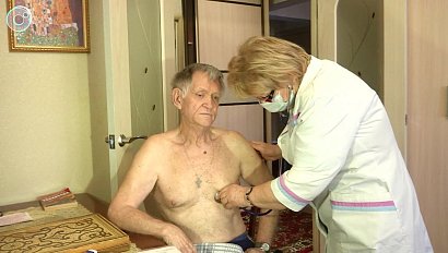 Частные врачи помогают пожилым людям в Новосибирской области