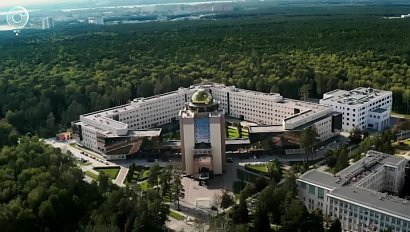 В НГУ открыли учебно-научный центр с капсулой времени и квантовым кристаллом